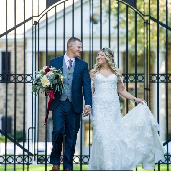 Meet your Posher, Nichole - Picture 3 of 3